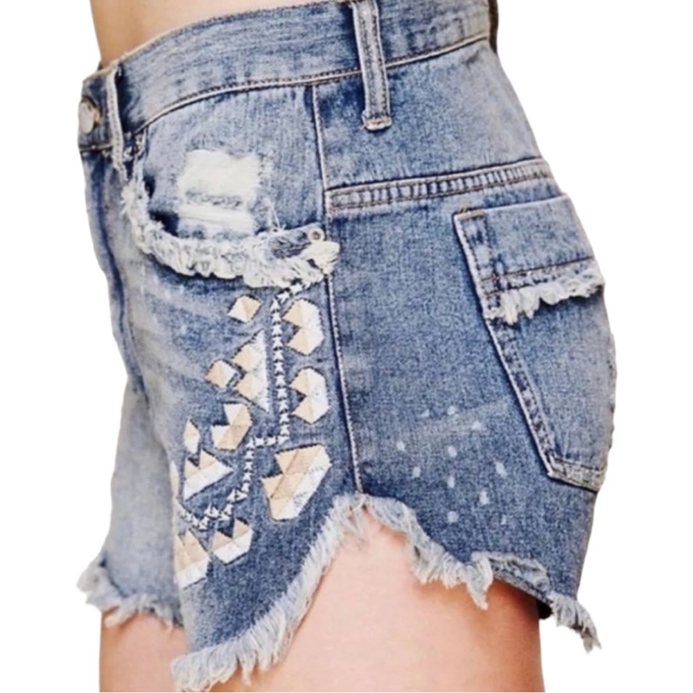 FREE PEOPLE Tulum Embroidered Geometric Pattern Distressed Shorts Raw Hem